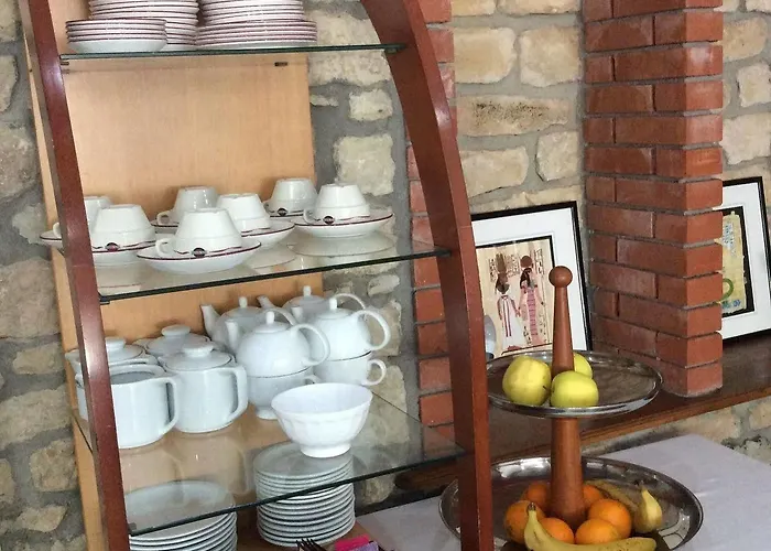 Enzo Отель Контрексвиль